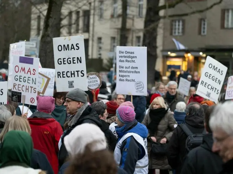 Demonstration gegen Poggenburg Auftritt