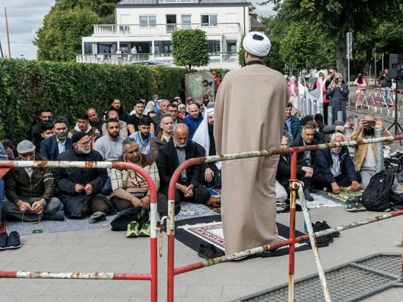 Freitagsgebet vor der Blauen Moschee