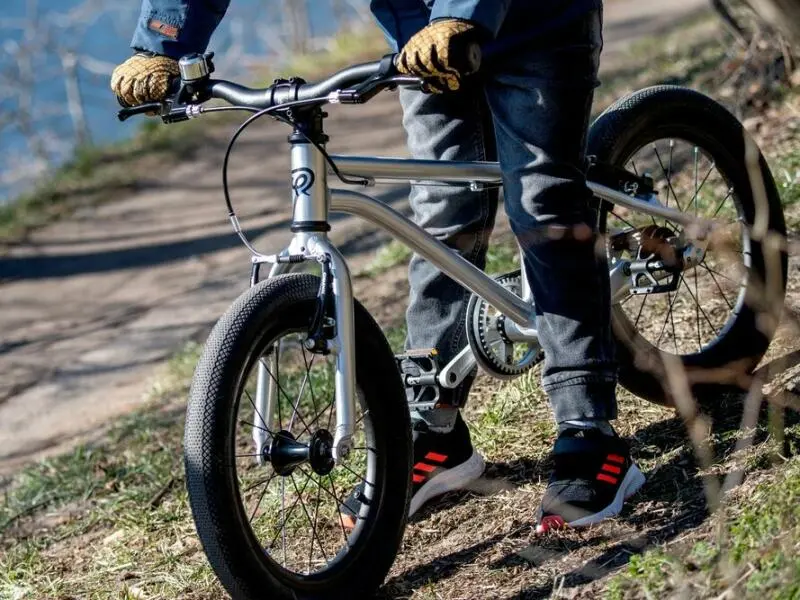 Zwei Räder als Osterei: Tipps für das erste Kinderfahrrad