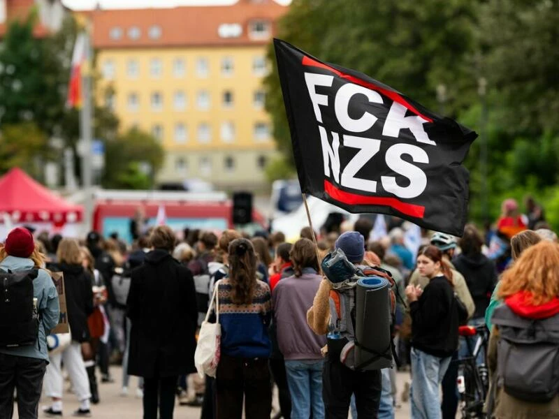 Demonstration vor der Konstituierung des Thüringer Landtags