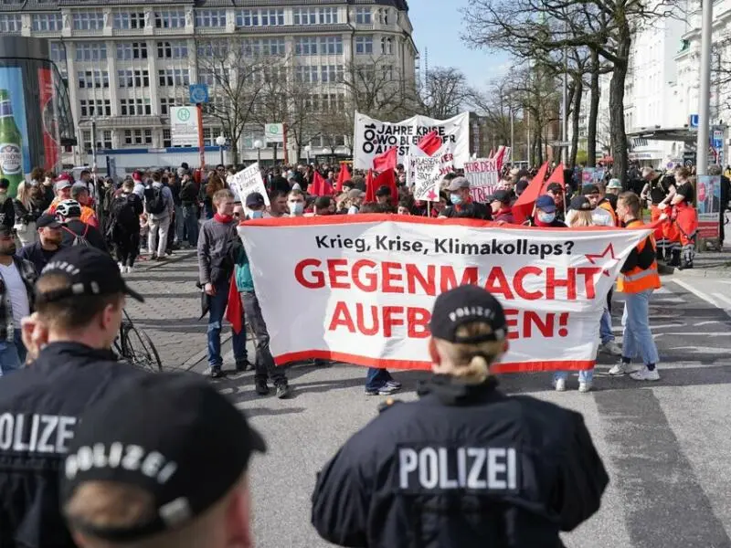 Demonstrationen von linken Gruppen zum 1. Mai 2023 - Hamburg