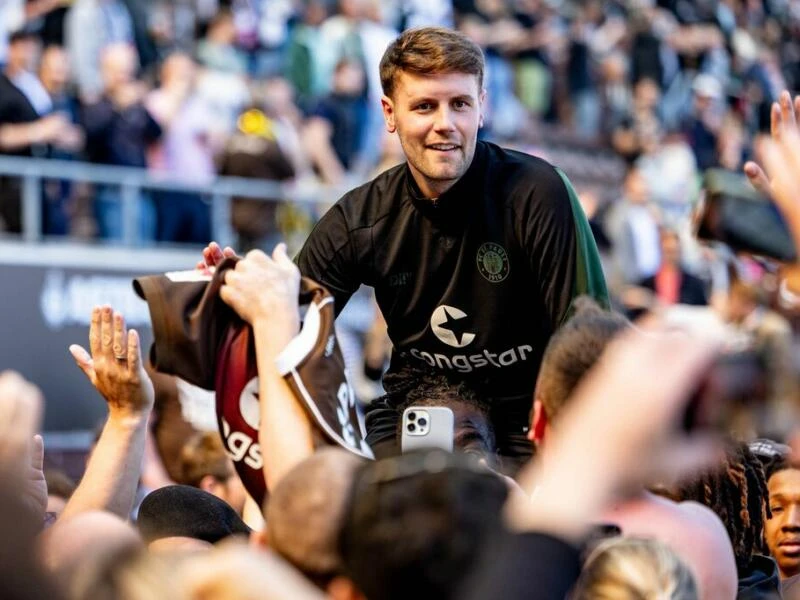 Trainer Fabian Hürzeler vom FC St. Pauli