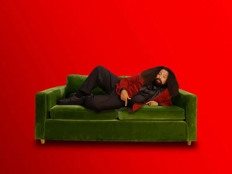 Reggie Watts: Der Musiker hinter der Vodafone-Werbung zur neuen GigaKombi-Kampagne