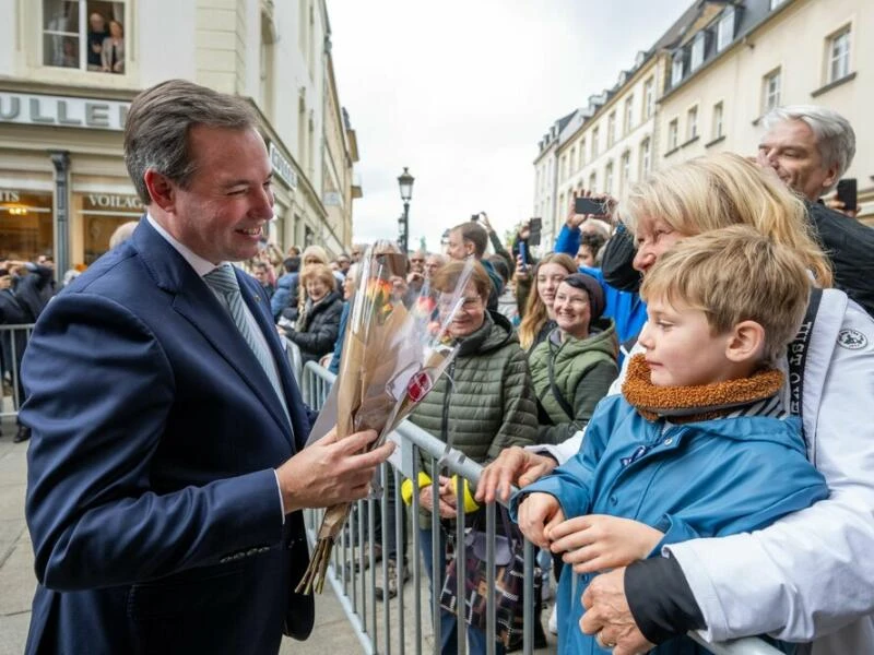 Luxemburgs Großherzog leitet Thronwechsel ein