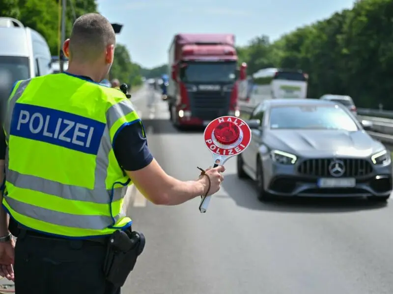 Symbolbild - Grenzkontrolle auf der A12