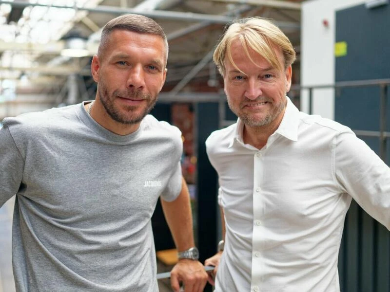 Interview mit Fußballprofi Podolski und Musikmanager Krampe