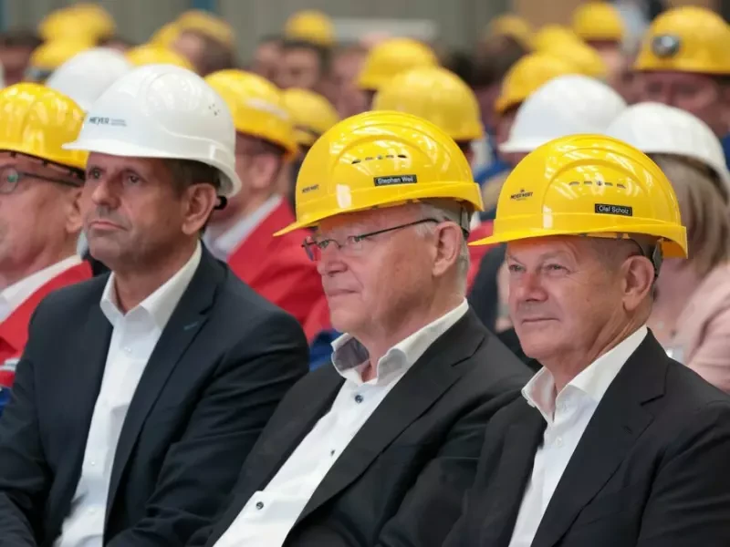 Bundeskanzler Scholz besucht Meyer Werft