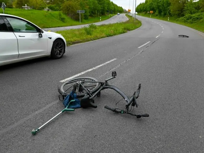77 Jahre alter Radfahrer stirbt nach Unfall in Leipzig