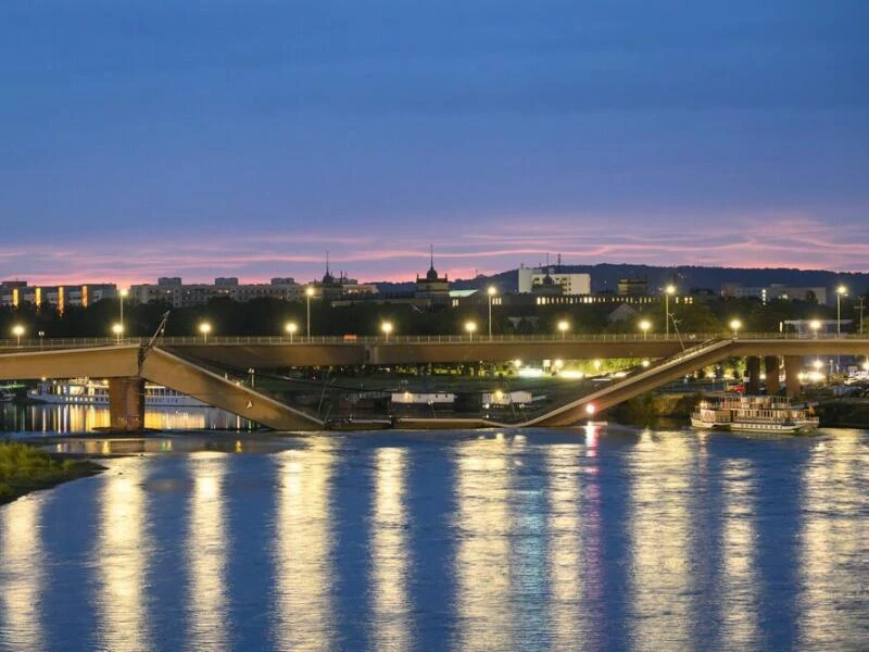 Teile der Carolabrücke in Dresden eingestürzt