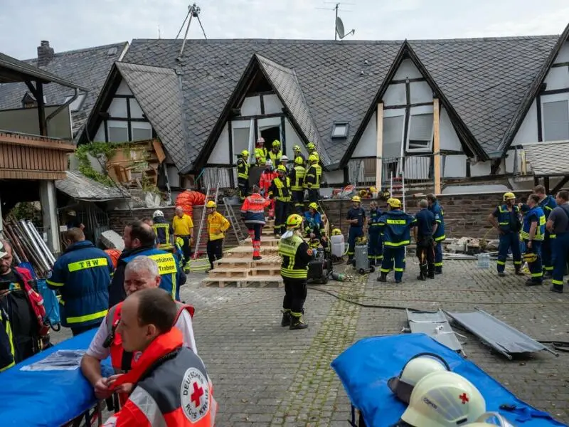 Hotel teilweise eingestürzt