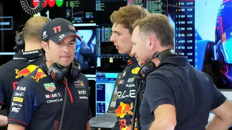 Sergio Pérez (l), Max Verstappen (m) und Christian Horner (r)