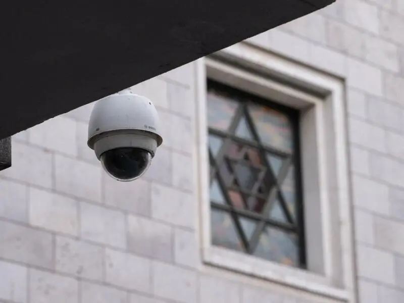 Überwachungskamera vor Synagoge in Stuttgart