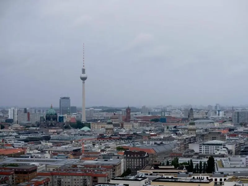 Bedecktes Wetter in Berlin mit Regen und Wind
