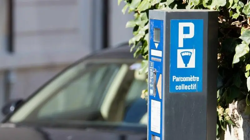 Ein Parkschein-Automat in Nyon