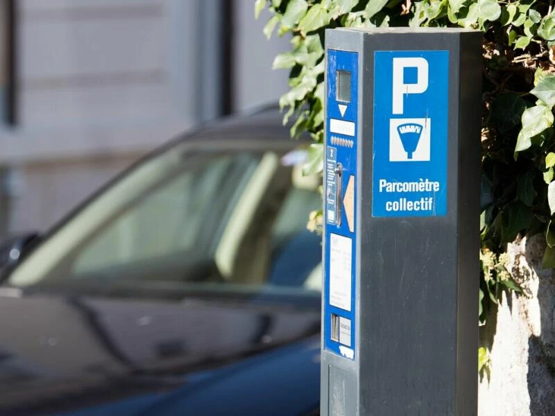 Ein Parkschein-Automat in Nyon