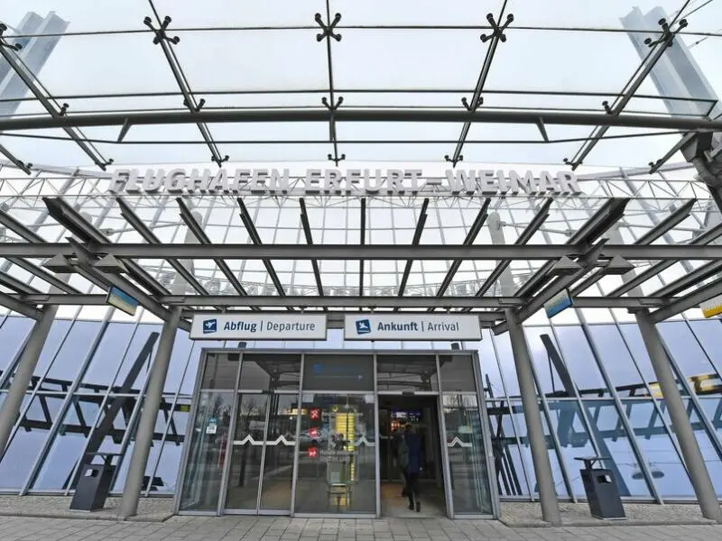 Eingang Flughafen Erfurt-Weimar