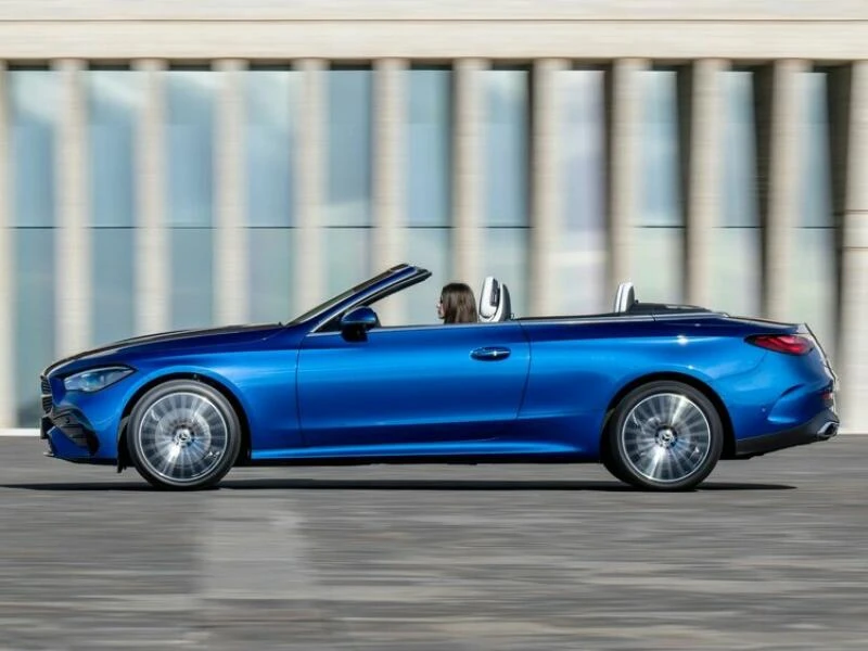 Profilansicht des neuen Mercedes-Benz CLE Cabriolet