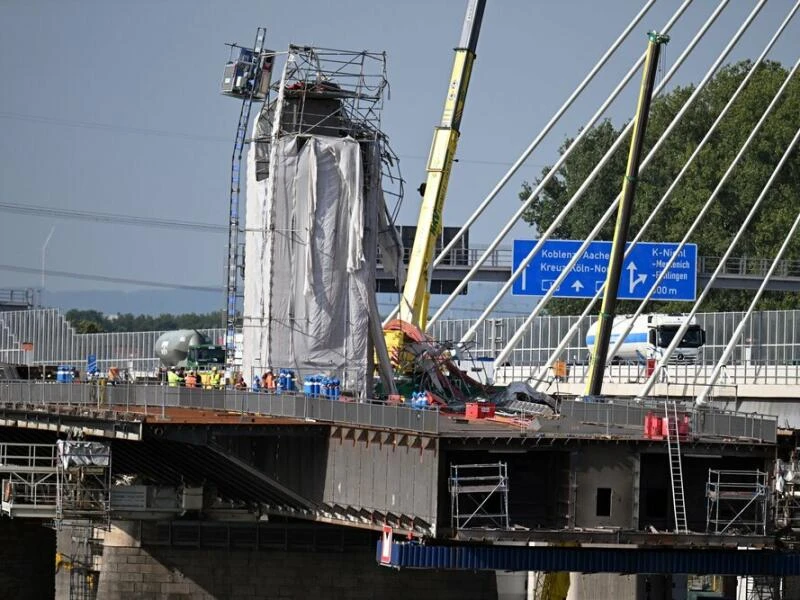 Toter und Verletzte bei Unfall an Leverkusener Brücke