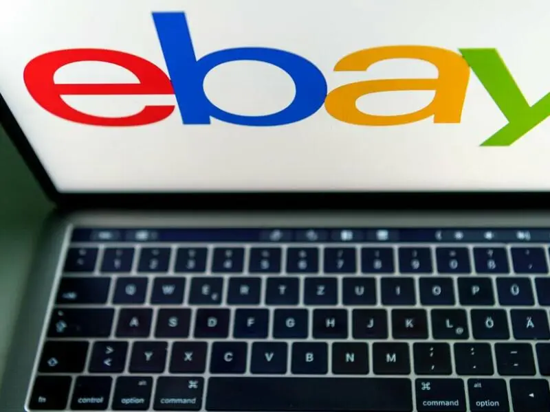 Das Ebay-Logo auf einem Bildschirm