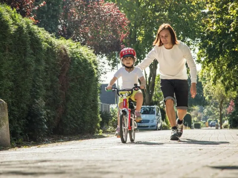 Zwei Räder als Osterei: Tipps für das erste Kinderfahrrad