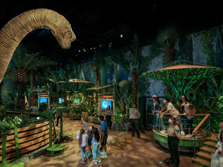 Jurassic World-Ausstellung in Köln eröffnet: Entdecke Dinos in Lebensgröße