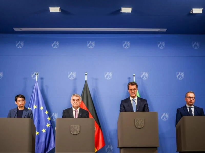 Pressekonferenz des Nordrhein-Westfälischen Kabinetts