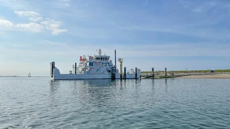 Eine Fähre vor Norderney