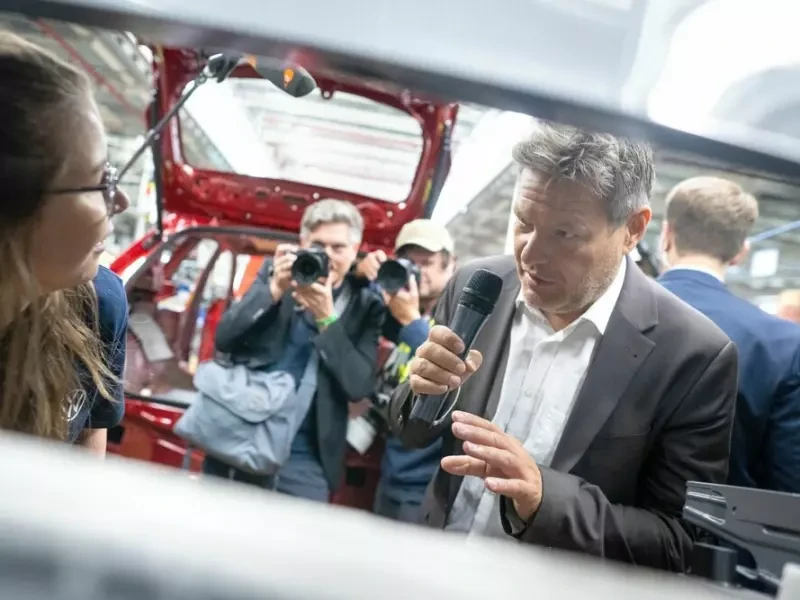 Habeck besucht VW-Werk in Emden