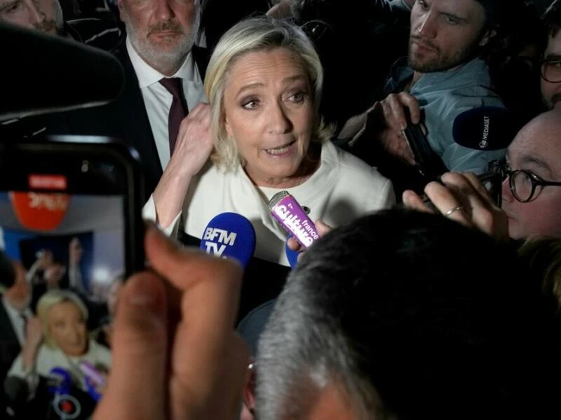 Le Pen wegen Verdachts auf Veruntreuen von EU-Geldern vor Gericht