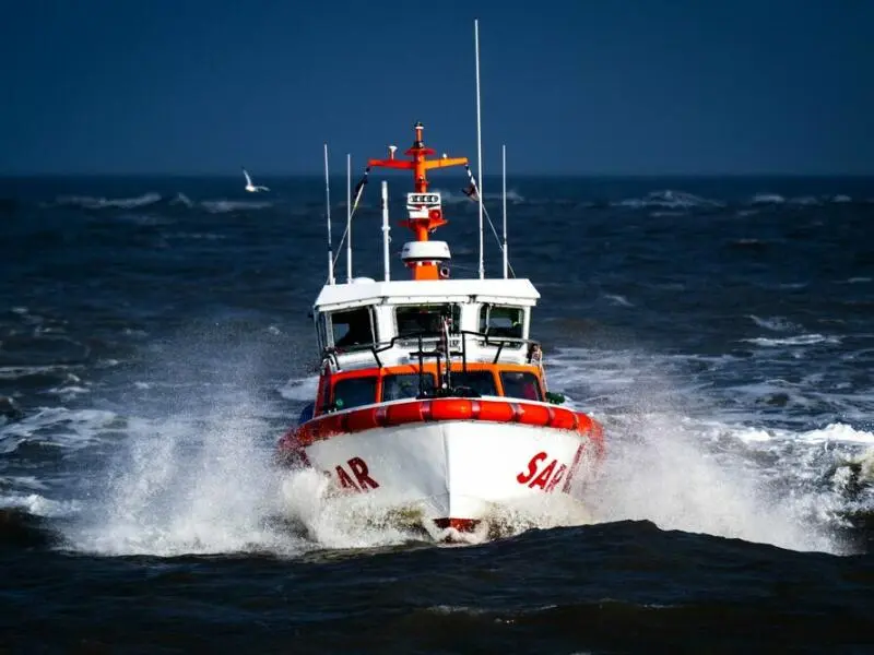 Seenotretter suchen vermissten Schlauchbootfahrer