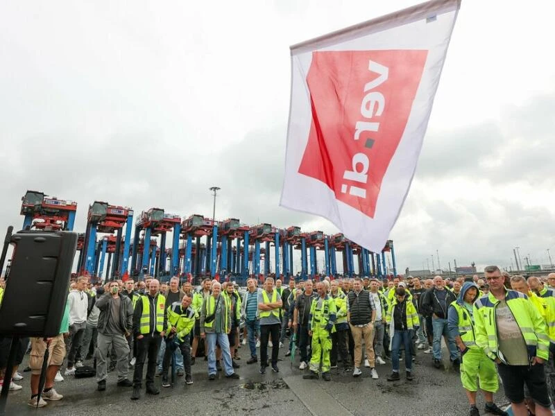 Warnstreik bei der HHLA im Hamburger Hafen