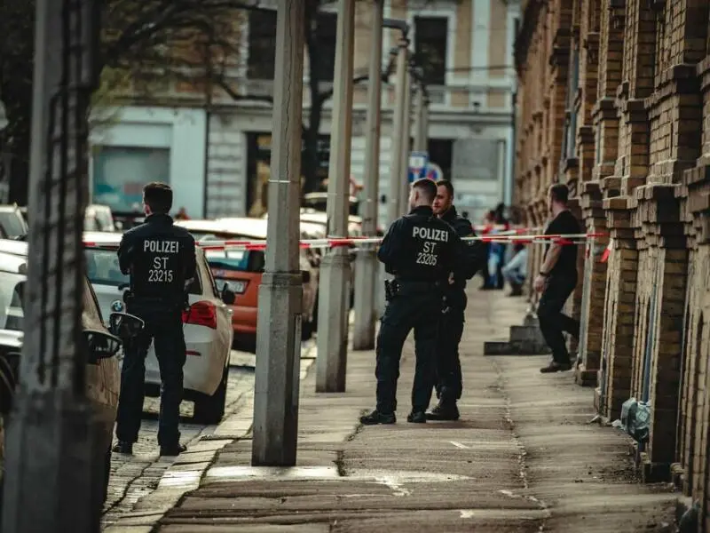 Polizei findet wohl zündfähigen Sprengsatz in Halle