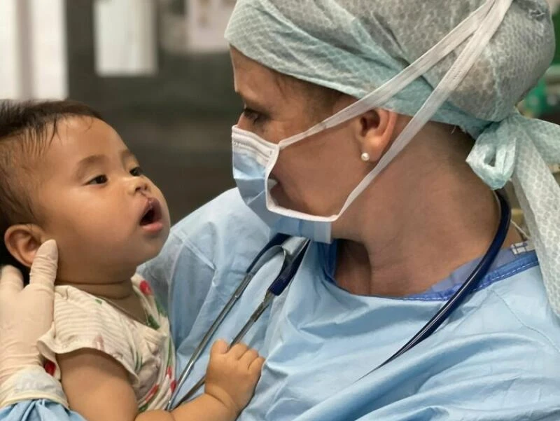 Linke-Parteichefin Schaper als Krankenschwester in Vietnam