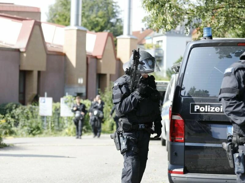 Messerangriff in Hochschule - Fahndung nach Unbekanntem