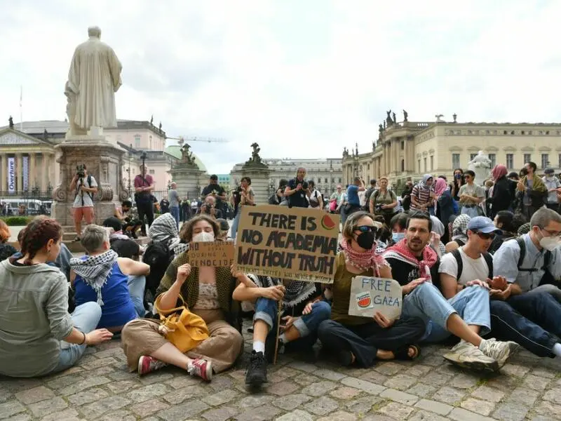 Protest vor der Humboldt-Universität