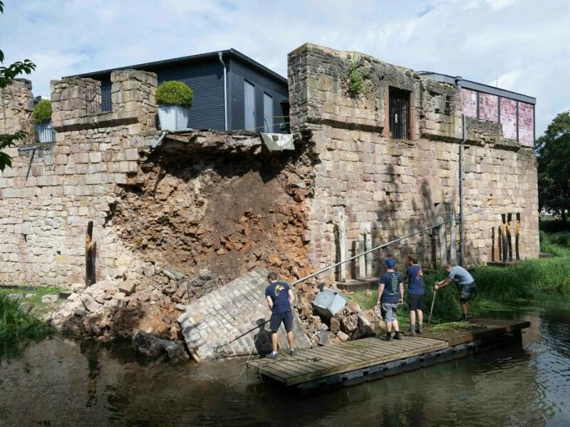 Wasserburg Bad Vilbel beschädigt