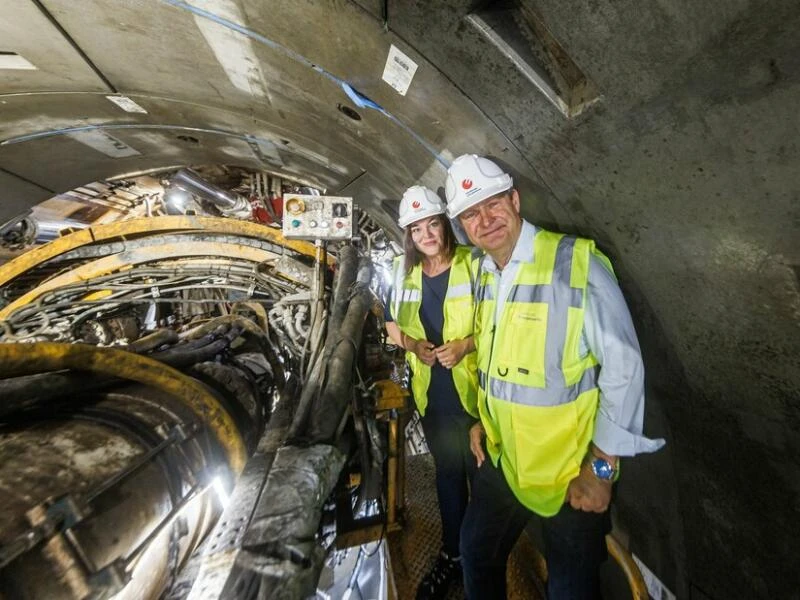 Fegebank und Kerstan an Tunnelbohrmaschine «Hermine» in Hamburg