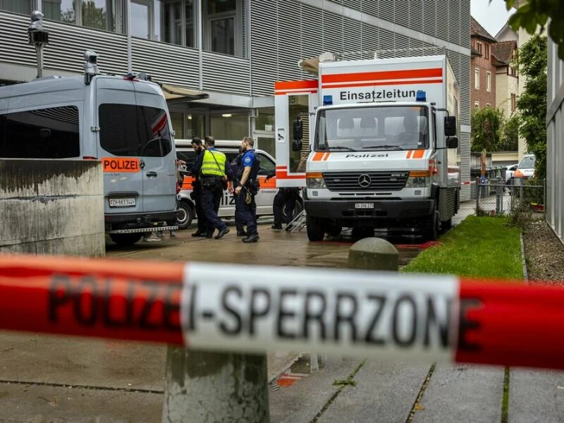 Polizei-Großaufgebot im Einsatz in Zürich-Oerlikon