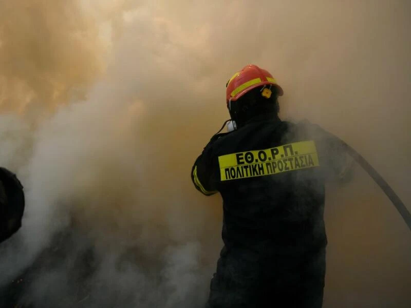 Großbrand nahe Athen