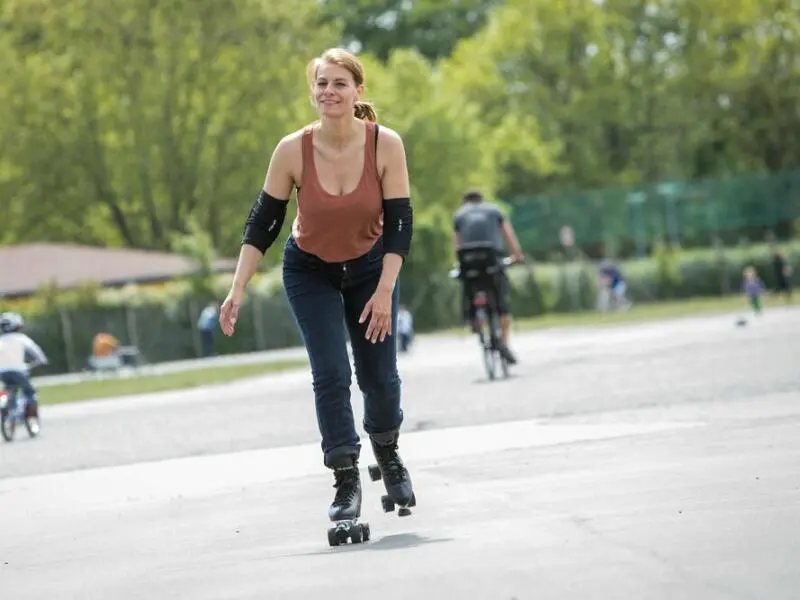 Rollschuh fahren