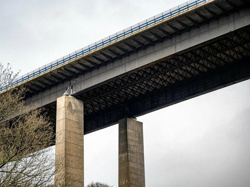 Autobahnbrücke (Symbolbild)