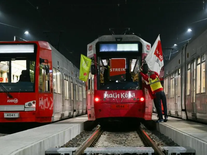 Warnstreik im öffentlichen Nahverkehr - Köln