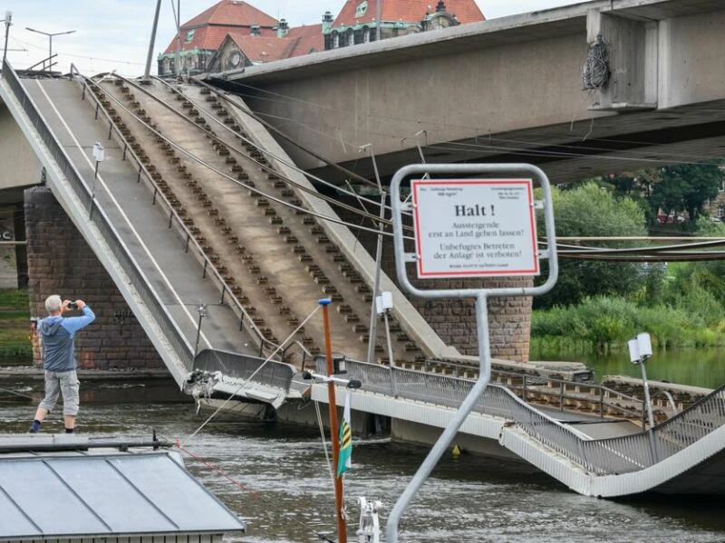 Carolabrücke in Dresden eingestürzt