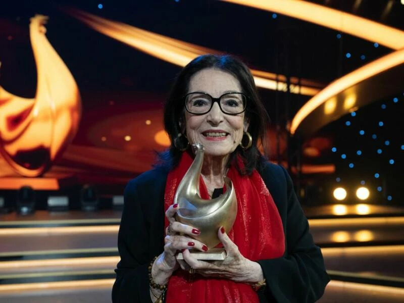 Sängerin Nana Mouskouri wird 90