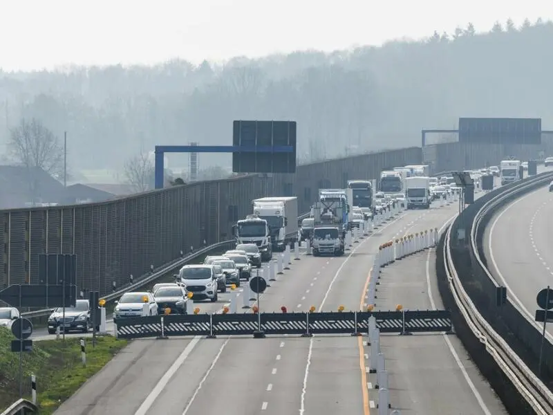 Brückenabbruch: Vollsperrung der Autobahn A1