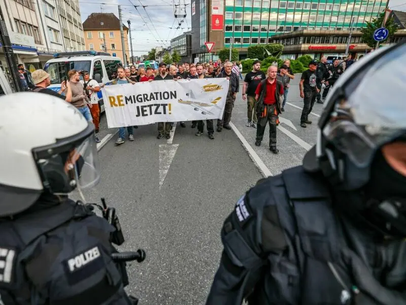 Nach der Messerattacke auf dem Solinger Stadtfest - Demonstration