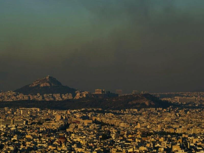 Großbrand nahe Athen