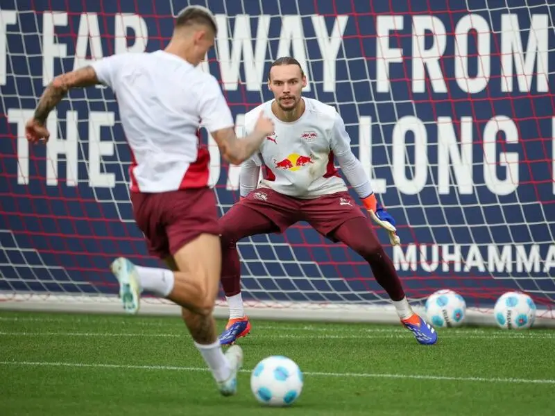 Maarten Vandevoordt  (r) RB Leipzig