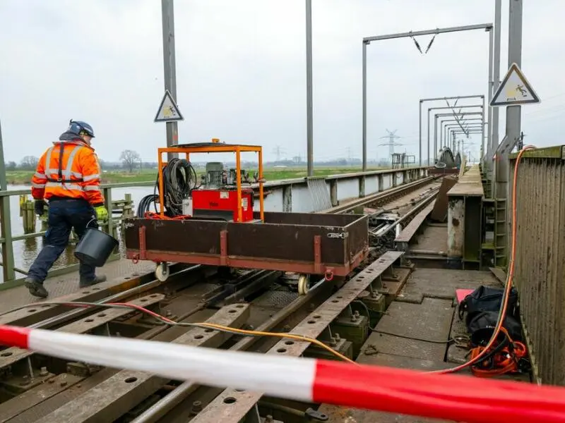 Hilfsbrücke bei Elsfleth soll Ende April in Betrieb gehen