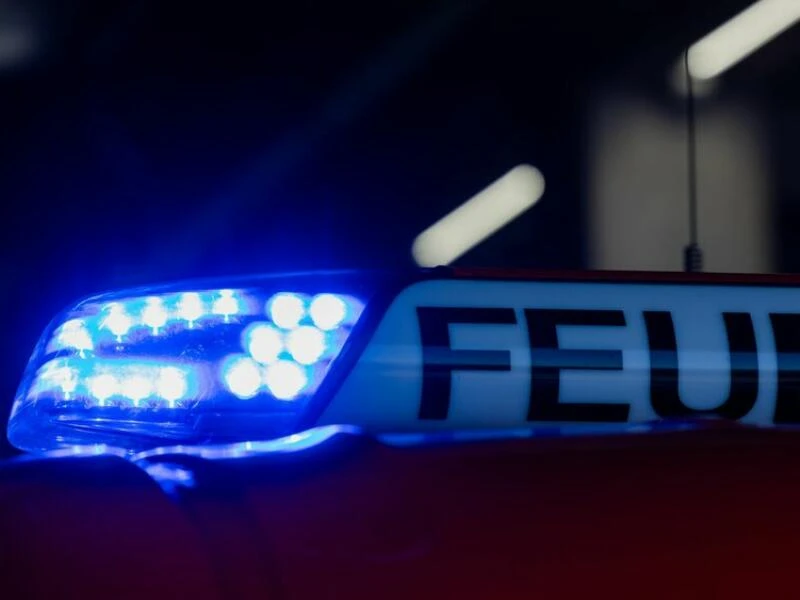 Feuerwehr bei Einsatz - Illustration